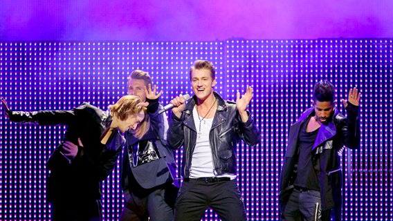 Alexey Vorobyov für Russland im Finale des Eurovision Song Contests 2011 in der Düsseldorf-Arena © NDR Foto: Rolf Klatt