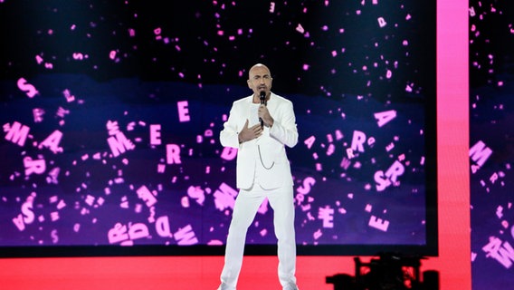 Für San Marino steht Serhat mit "Say Na Na Na" auf der ESC-Bühne. © eurovision.tv Foto: Thomas Hanses