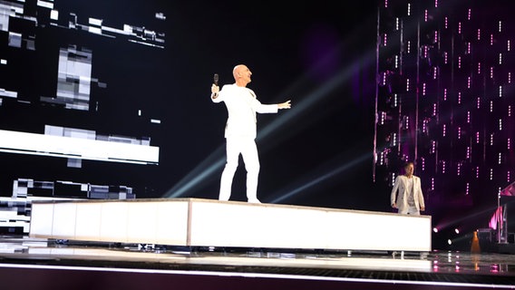 Für San Marino steht Serhat mit "Say Na Na Na" auf der ESC-Bühne. © eurovision.tv Foto: Thomas Hanses