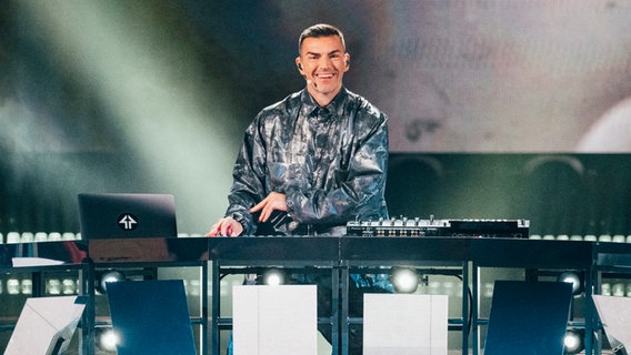 Gabry Ponte auf der Bühne für San Marino in Basel © eurovision.tv/EBU Foto: Sarah Louise Bennett