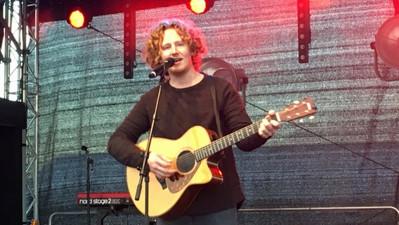 Michael Schulte bei einem Konzert in Geesthacht Michael Schulte bei einem Konzert in Geesthacht © Eurovision.de Foto: Marcel Stober