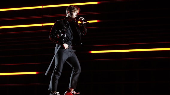 Benjamin Ingrosso auf der Bühne in Lissabon. © eurovision.tv Foto: Andres Putting