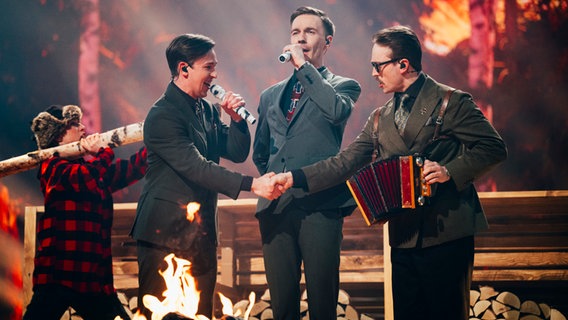 Die schwedische Gruppe "KAJ" auf der Bühne in Basel © eurovision.tv/EBU Foto: Sarah Louise Bennett