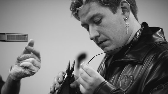 Marius Bear (Schweiz) im Backstage-Bereich in Turin. © eurovision.tv/EBU Foto: Andres Putting