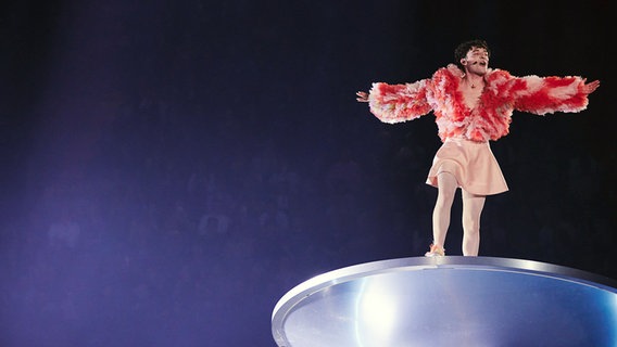 Nemo auf der ESC-Bühne in Malmö. © EBU Foto: Alma Bengtsson