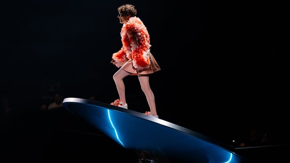 Nemo auf der ESC-Bühne in Malmö. © EBU Foto: Corinne Cumming
