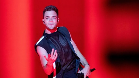 Für die Schweiz steht Luca Hänni mit "She Got Me" auf der ESC-Bühne. © eurovision.tv Foto: Andres Putting