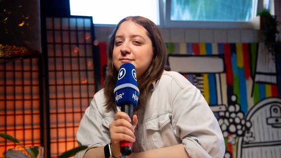 Selma Zoronjić schaut in die Kamera. © NDR Foto: Johanna Krebs