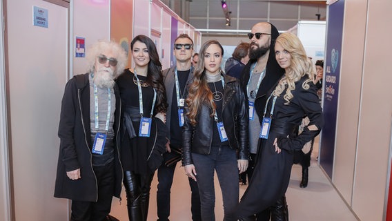 Sanja Ilić & Balkanika sind in der Altice Arena angekommen. © eurovision.tv Foto: Andres Putting