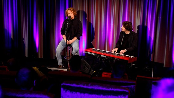 Michael Schultes Auftritt zum Keyboard bei "Unser Lied für Rotterdam" 2020.  Foto: Morris Mac Matzen