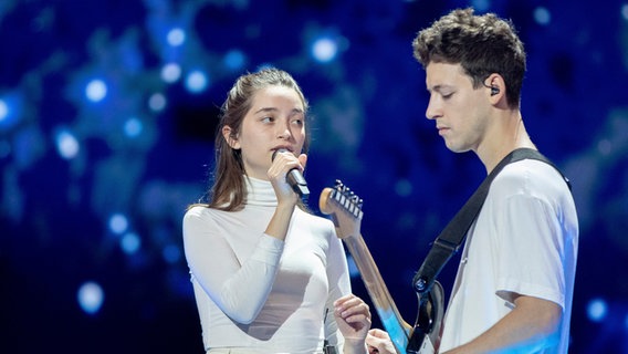 Für Slowenien stehen Zala Kralj und  Gašper Šantl	mit "Sebi"auf der ESC-Bühne in Tel Aviv 2019. © eurovision.tv Foto: Andres Putting