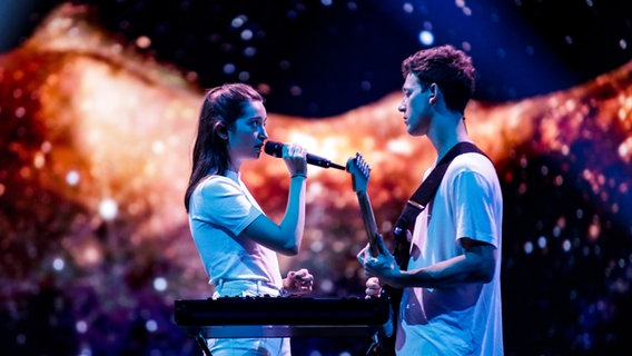 Für Slowenien stehen Zala Kralj und  Gašper Šantl	mit "Sebi"auf der ESC-Bühne in Tel Aviv 2019. © eurovision.tv Foto: Andres Putting