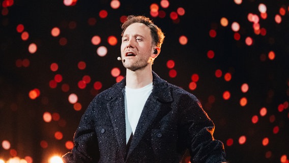 Klemen auf der Bühne für Slowenien in Basel. © eurovision.tv/EBU Foto: Sarah Louise Bennett