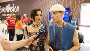 Chanel aus Spanien zusammen mit ihrem Songschreiber im Backstage-Bereich des ESC 2022. © NDR Foto: Screenshot