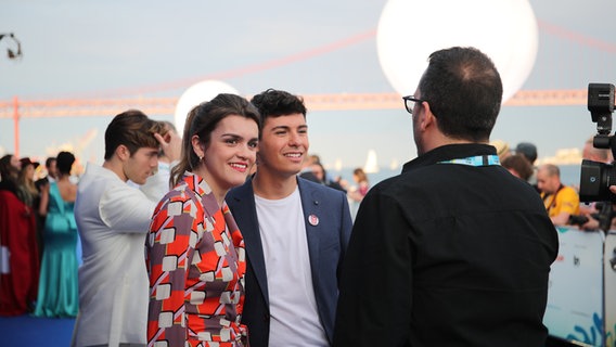 Alfred & Amaia auf dem roten Teppich in Lissabon. © NDR Foto: Rolf Klatt