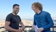 Der österreichische ESC-Kandidat Cesár Sampson mit dem deutschen Michael Schulte.  