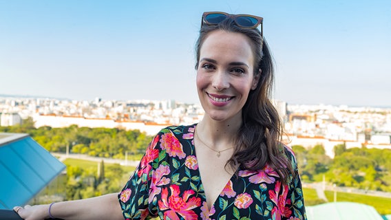 Alina Stiegler in Lissabon. © NDR Foto: Rolf Klatt