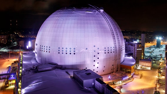 Die Konzertarena Globen bei Nacht in Stockholm © Visit Stockholm Foto: Soren Andersson