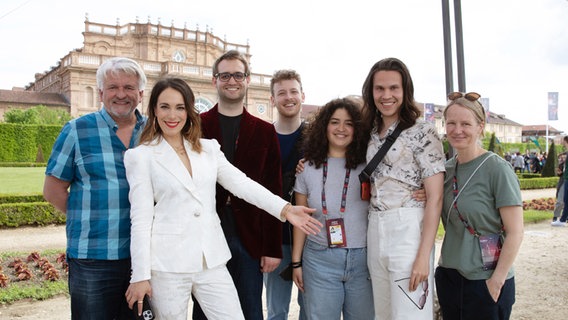 Jürgen Werwinski, Alina Stiegler, Marcel Stober, Sönke Witt, Mairena Torres, Broder Breese und Claudia Timmann. (v.l.n.r.) © NDR Foto: Claudia Timmann