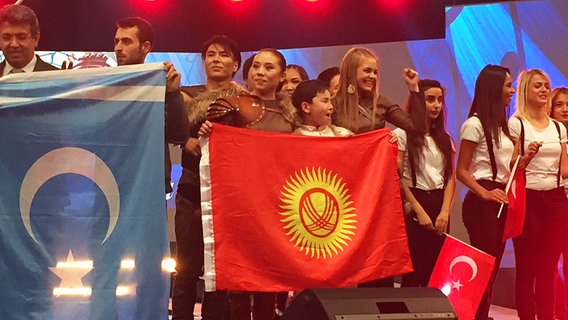 Jideş İdrisova aus Kirgisien ist die Siegerin des 3. Turkvision Song Contest. © NDR Foto: Irving Wolther