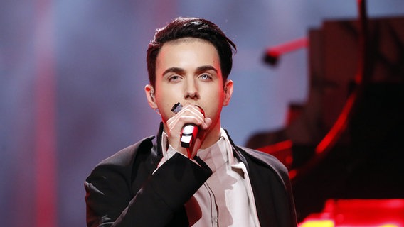 Mélovin auf der Bühne in Lissabon. © eurovision.tv Foto: Andres Putting