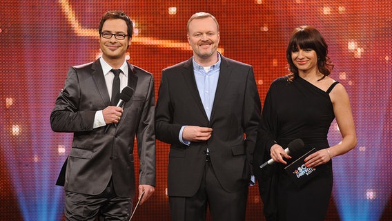 Finale von Unser Song für Deutschland: Matthias Opdenhövel, Stefan Raab und Sabine Heinrich (v.l.) © NDR Foto: Willi Weber