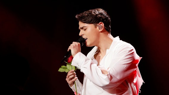 Alekseev auf der Bühne in Lissabon. © eurovision.tv Foto: Andres Putting