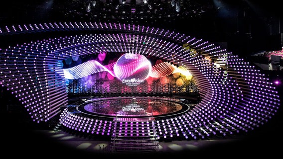 Die fertige ESC-Bühne in der Wiener Stadthalle mit tausenden LED-Lichtern in Form eines Auges © ORF Foto: Roman Zach-Kiesling