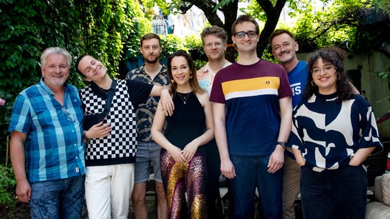 Jürgen Werwinski, Broder Breese, Constantin Zöller, Alina Stiegler, Stefan Spiegel,  Marcel Stober, Thomas Mohr und Mairena Torres  (v.l.n.r.) © NDR Foto: Claudia Timmann