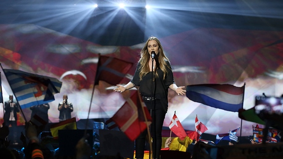 Anouk für Niederlande im ersten Halbfinale des Eurovision Song Contests © NDR Foto: Rolf Klatt