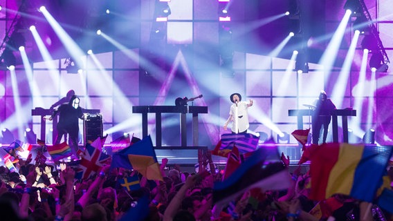 Jowst auf der Bühne beim Finale in Kiew. © NDR Foto: Rolf Klatt