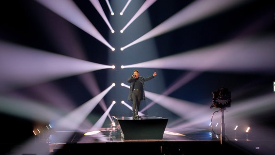 Vincent Bueno (Österreich) auf der Bühne. © EBU Foto: Andres Putting
