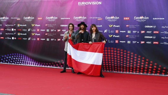 ESC Stars The Makemakes aus Österreich bei der Opening Ceremony vor dem Wiener Rathaus  Foto: Rolf Klatt