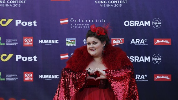 ESC Star Bojana Stamenov aus Serbien bei der Opening Ceremony vor dem Wiener Rathaus  Foto: Rolf Klatt