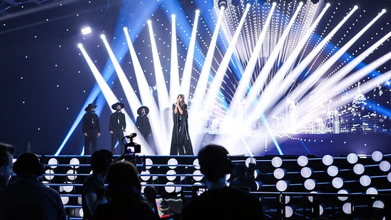 Die portugiesische Kandidatin Leonor Andrade bei der Probe für das zweite Halbfinale auf der ESC-Bühne in Wien. © EBU Foto: Elena Volotova