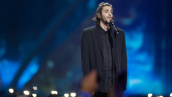 Salvador Sobral auf der ESC-Bühne in Kiew. © NDR / Rolf Klatt Foto: Rolf Klatt