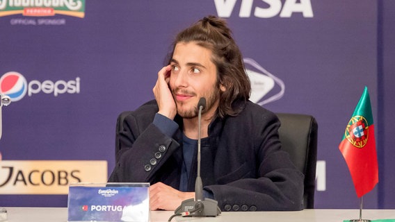 Der ESC-Gewinner Salvador Sobral bei der Pressekonferenz. © eurovision.tv Foto: Andres Putting