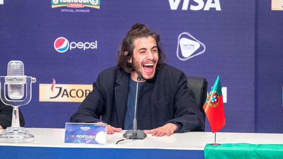 Der ESC-Gewinner Salvador Sobral bei der Pressekonferenz. © eurovision.tv Foto: Andres Putting