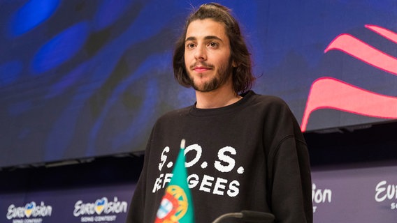 Salvador Sobral bei der Pressekonferenz nach dem 1. Halbfinale. © NDR / Rolf Klatt Foto: Rolf Klatt