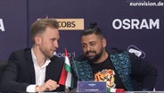 ESC 2017 in Kiew: Joci Pápai aus Ungarn spricht bei der Pressekonferenz nach dem zweiten Halbfinale. © NDR 