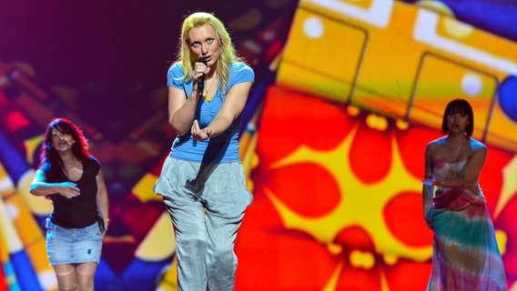 Die Sängerin Anmary mit ihren Backgroundsängerinnen. © Eurovision TV Foto: Andres Putting