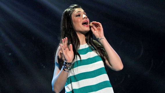 Die Sängerin Ivi Adamouaus aus Zypern. © Eurovision TV Foto: Elke Roels