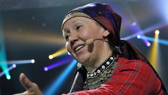 Buranowski Babuschki aus Russland mit dem Song "Party For Everybody!". Buranowski Babuschki aus Russland mit dem Song "Party For Everybody!". © Eurovision TV Foto: Elke Roels