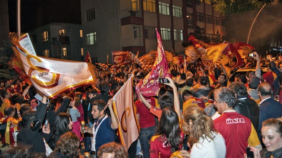 Galatasaray-Fans feiern.  