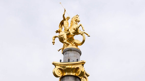 Sankt-Georg-Statue auf dem Freiheitsplatz in Tiflis. © NDR 