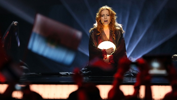 Valentina Monetta für San Marino im zweiten Halbfinale des Eurovision Song Contests © NDR Foto: Rolf Klatt
