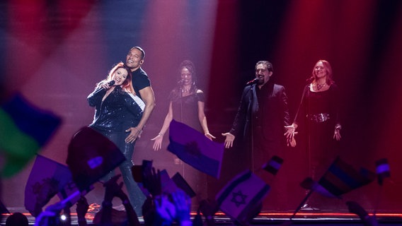 Valentina Monetta & Jimmie Wilson auf der Bühne beim 2. Halbfinale © NDR Foto: Rolf Klatt