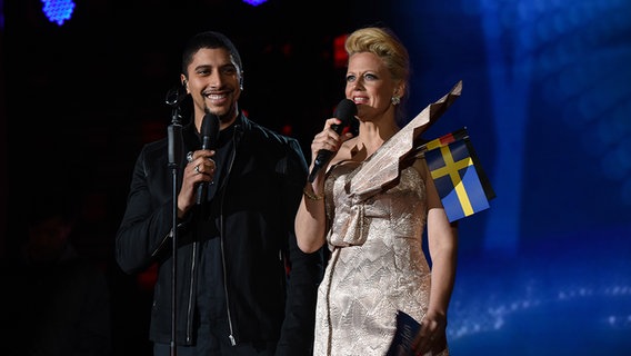 Barbara Schöneberger und Andreas Bourani bei der ESC-Party. © NDR Foto: Uwe Ernst