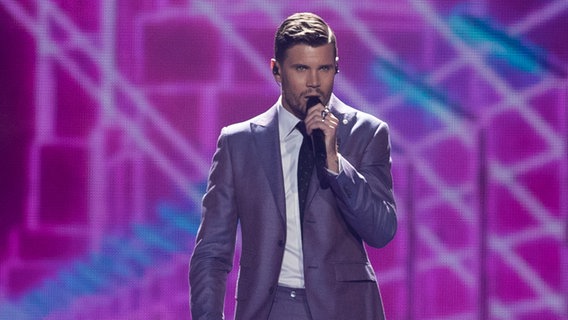 Robin Bengtsson auf der ESC-Bühne in Kiew. © NDR / Rolf Klatt Foto: Rolf Klatt