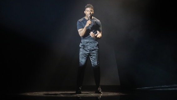 Schweden John Lundvik "Too Late For Love" © picture alliance Foto: Ilia Yefimovic